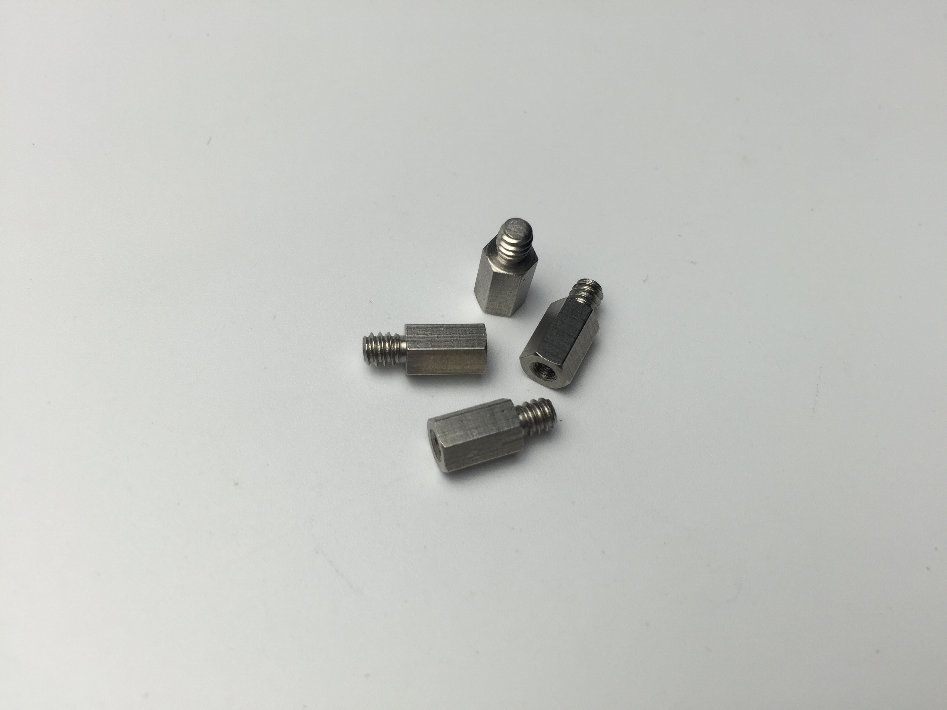 6-32X4.8螺柱內(nèi)外牙、不銹鋼單價0.6